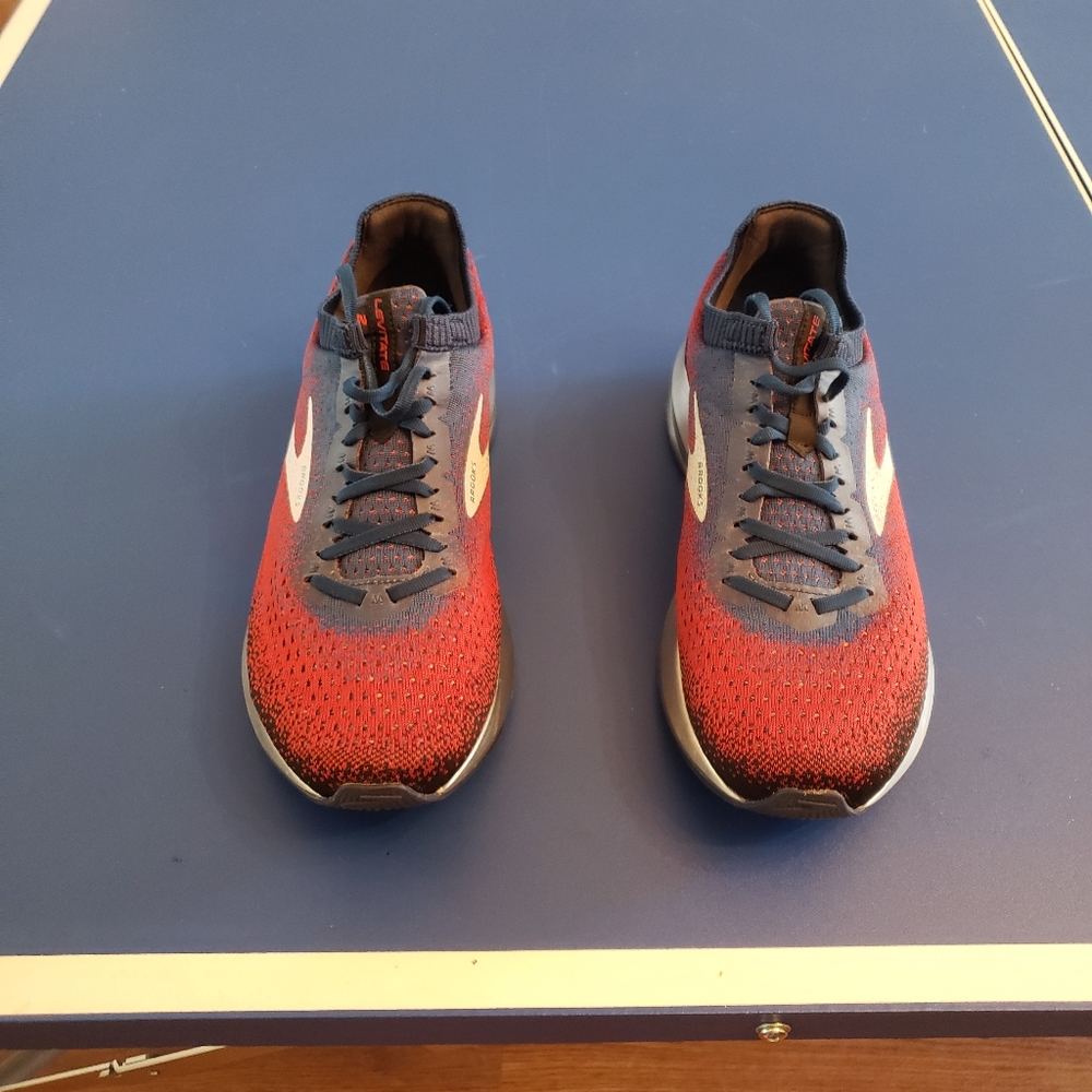 EUC, Brooks Levitate 2 Mens 10.5